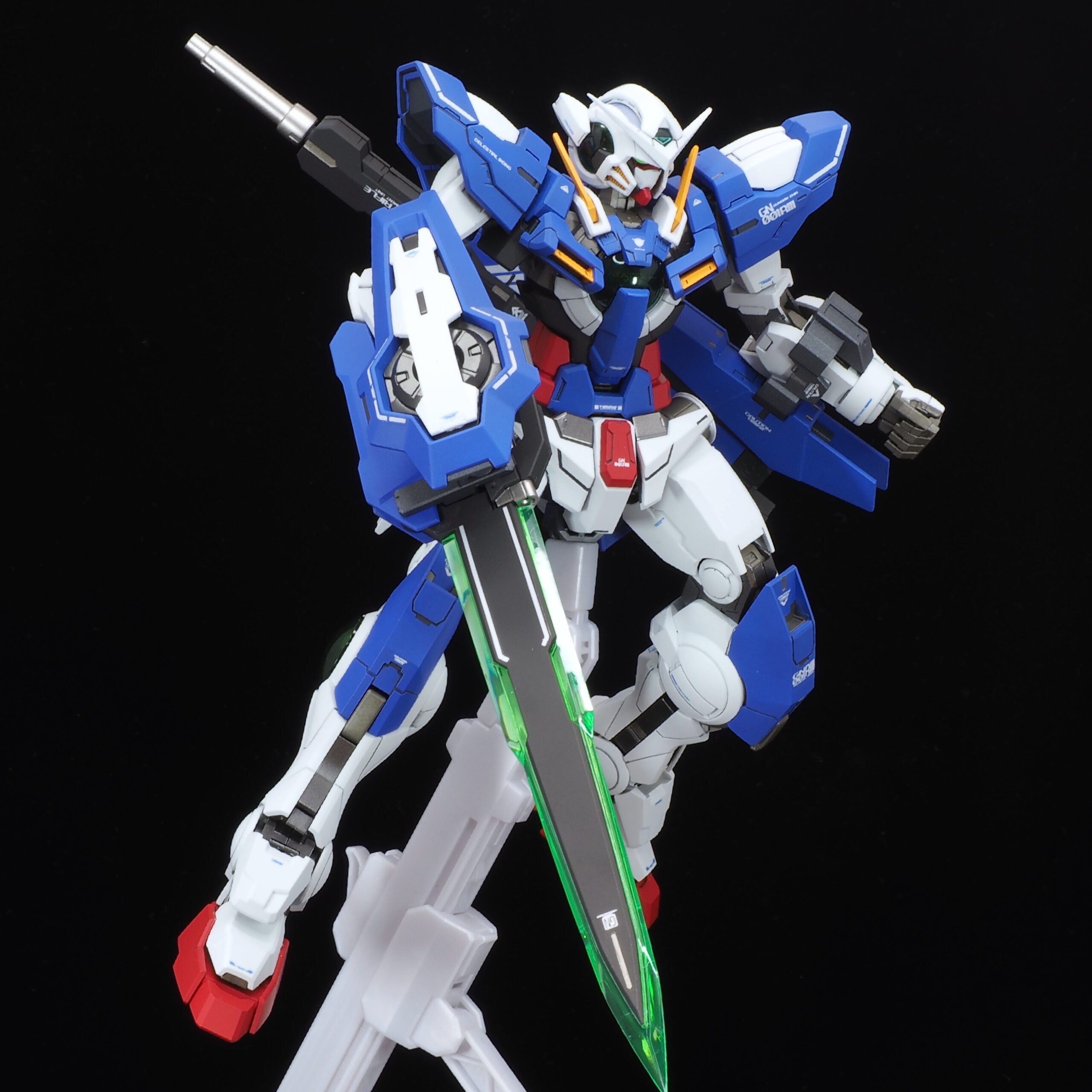 豪奢な ガンダムエクシアリペアIII MG ガンプラ プラモデル